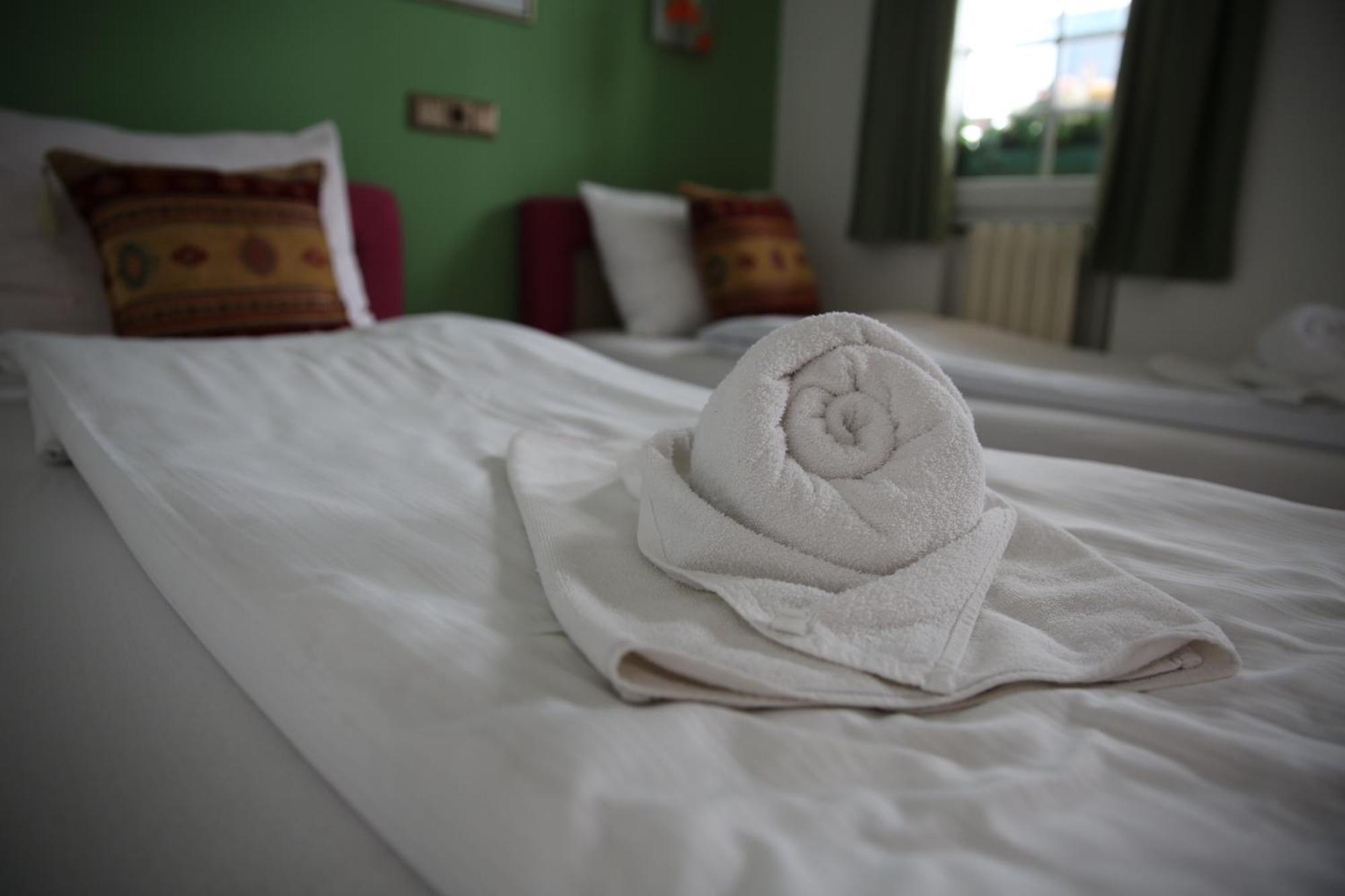 Guesthouse Nia Deluxe Sarajevo Exteriör bild