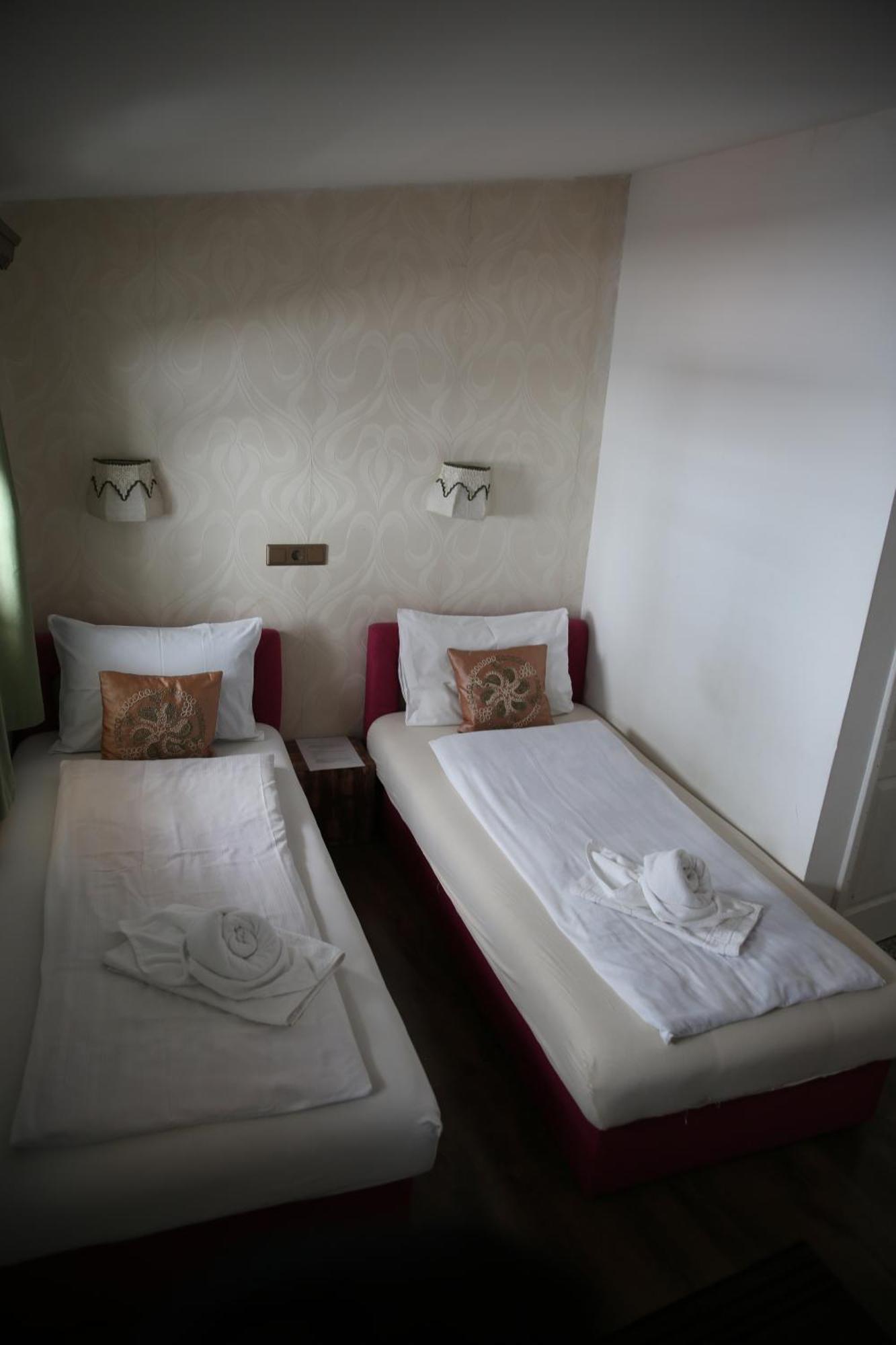 Guesthouse Nia Deluxe Sarajevo Exteriör bild