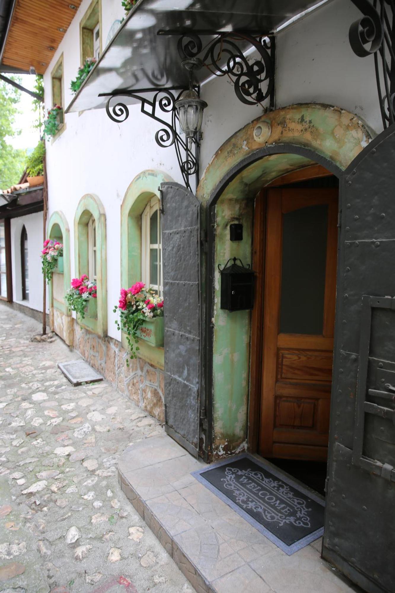 Guesthouse Nia Deluxe Sarajevo Exteriör bild